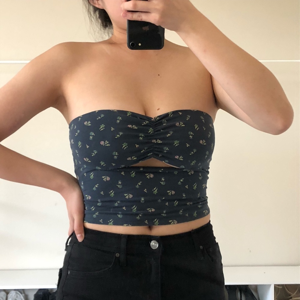🖤SOLD ON MERCARI🖤 Floral crop top